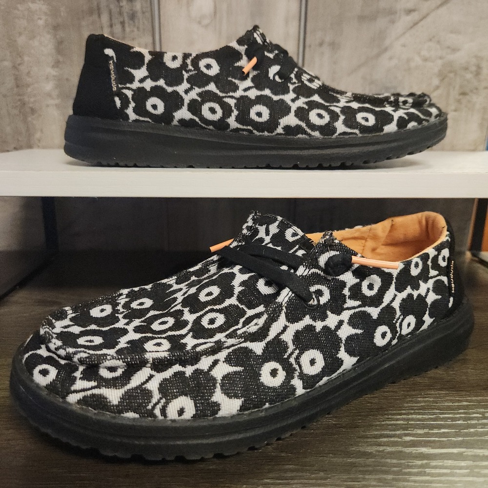 Hey Dude Women's Wendy Field Of Flowers Black White Womens Size 6 Slip On Loafer
